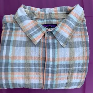 Patagonia xl short sleeve shirt one spot